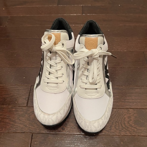 MK Maddy Trainers Worn once MK shoes size 6 - Picture 4 of 4